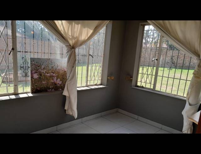 3 BEDROOM HOUSE FOR SALE IN BRACKENHURST